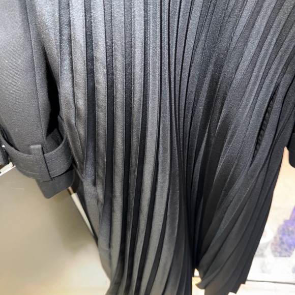 Sandro Black Pleated Trench Coat - Picture 3 of 10